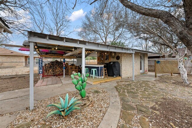 Building Photo - 117 Shady Oak Dr