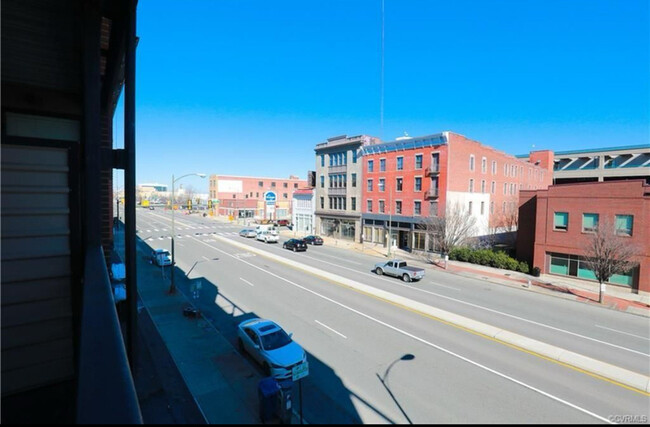 Building Photo - 1333 W Broad St