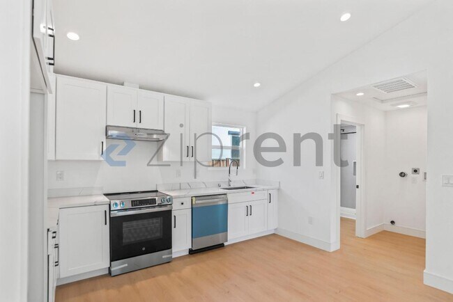 Building Photo - Unit 2