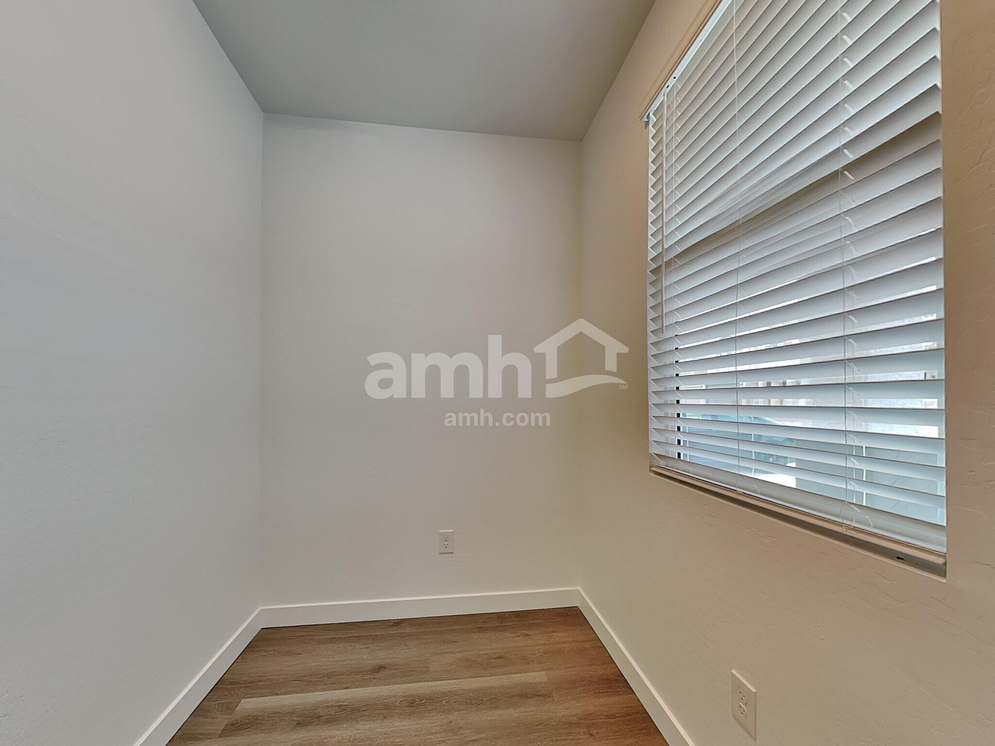 Building Photo - 9717 W Tamarisk Ave