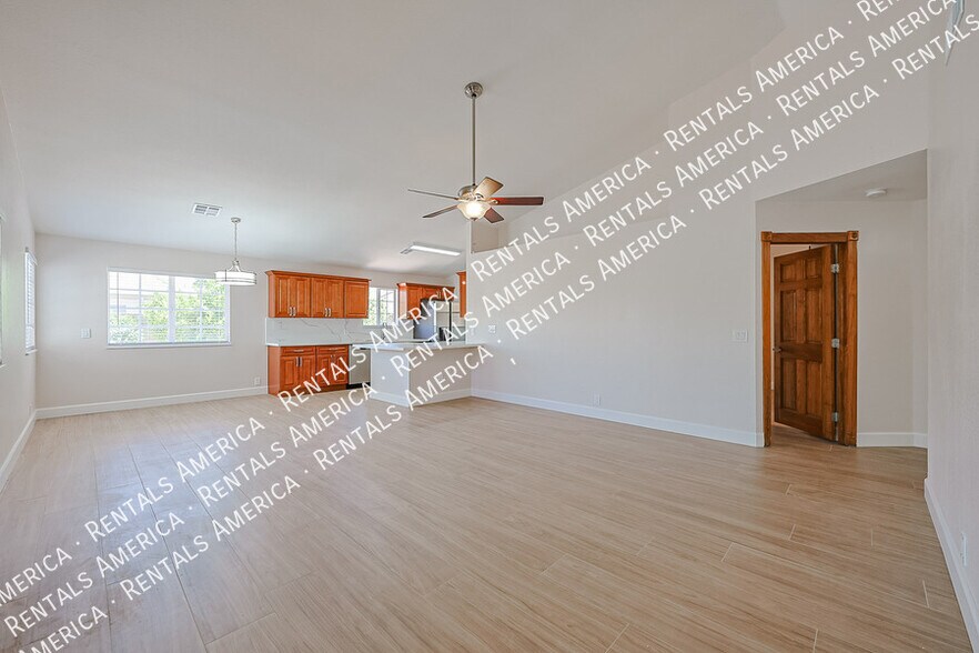 Building Photo - 10021 N 66th Ave