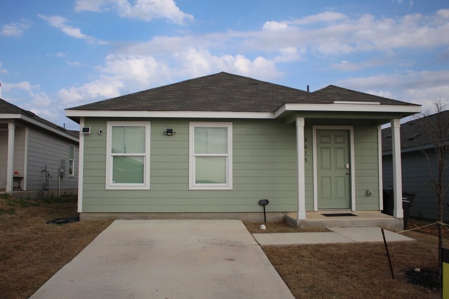 Building Photo - 8615 Astral Pl