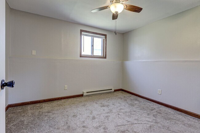 Building Photo - 2273 Country Ln