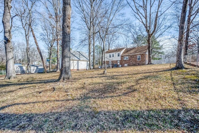 Building Photo - Spacious Chesterfield Home Move In Ready