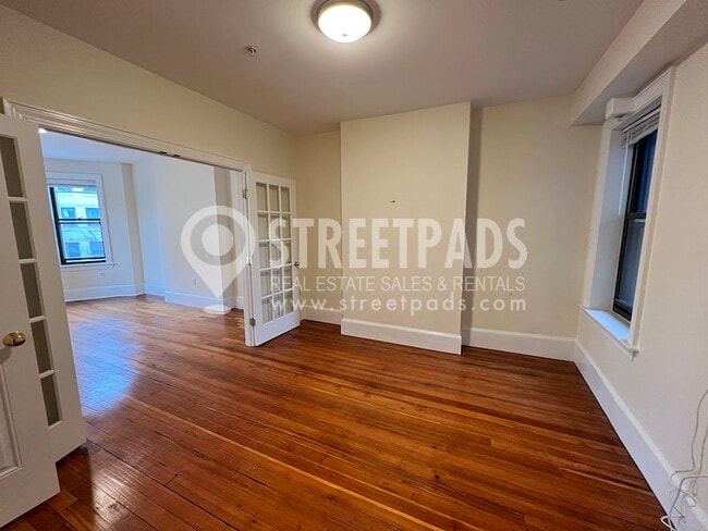 Building Photo - 881 Massachusetts Ave