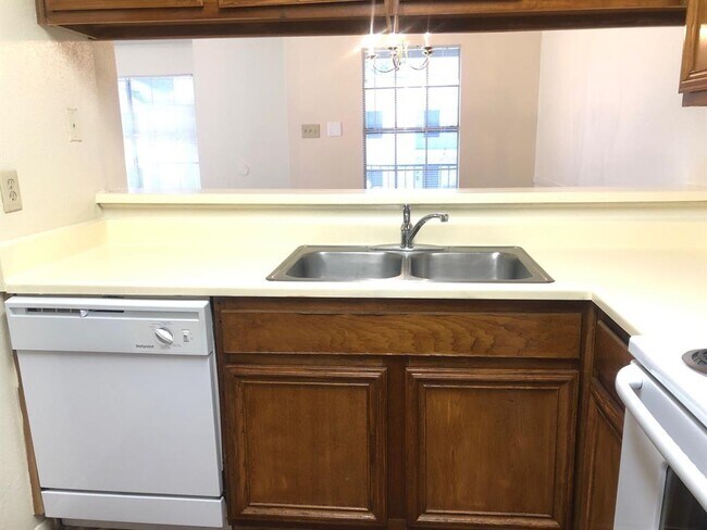 Building Photo - 2212 Millstone Dr