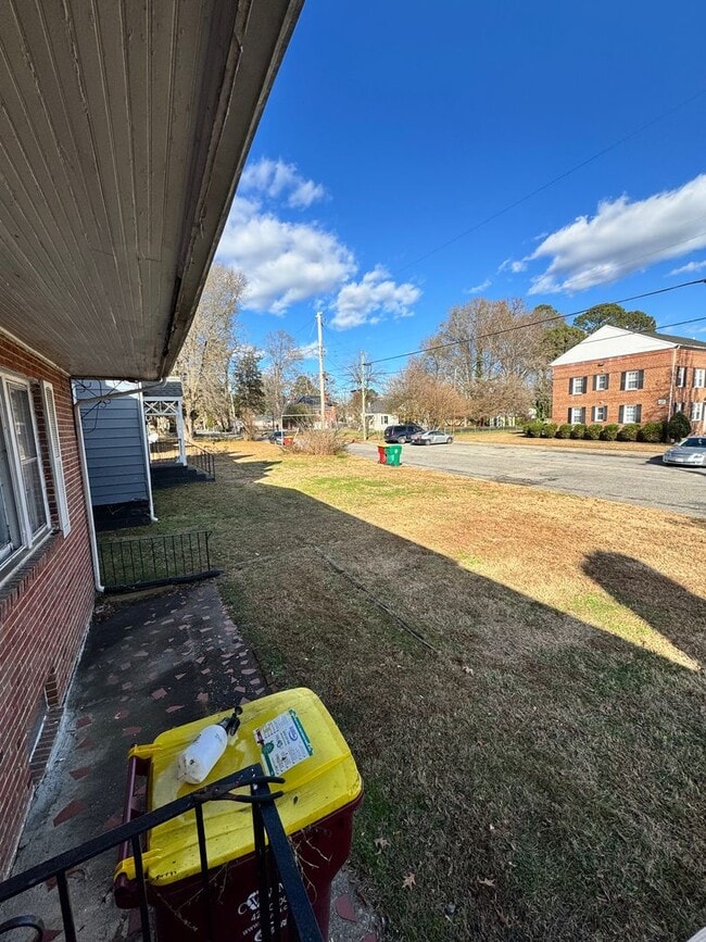 Building Photo - 4 bed 2 bath house in Petersburg