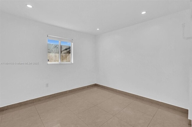 Building Photo - 5618 SW 36th St