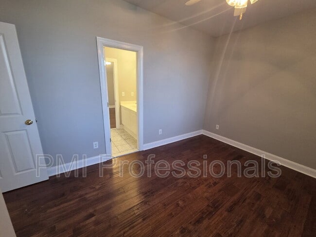 Building Photo - 315 Shadow Creek Dr