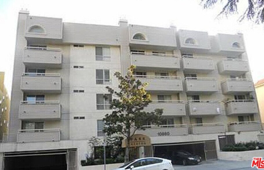 Primary Photo - 10960 Ashton Ave