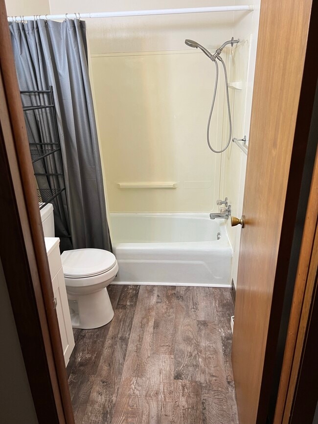 Building Photo - 103 W Clark St