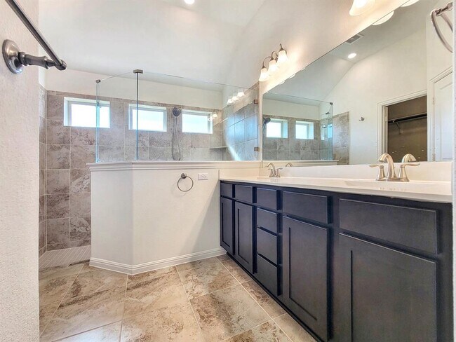 Building Photo - 610 Hereford Lp