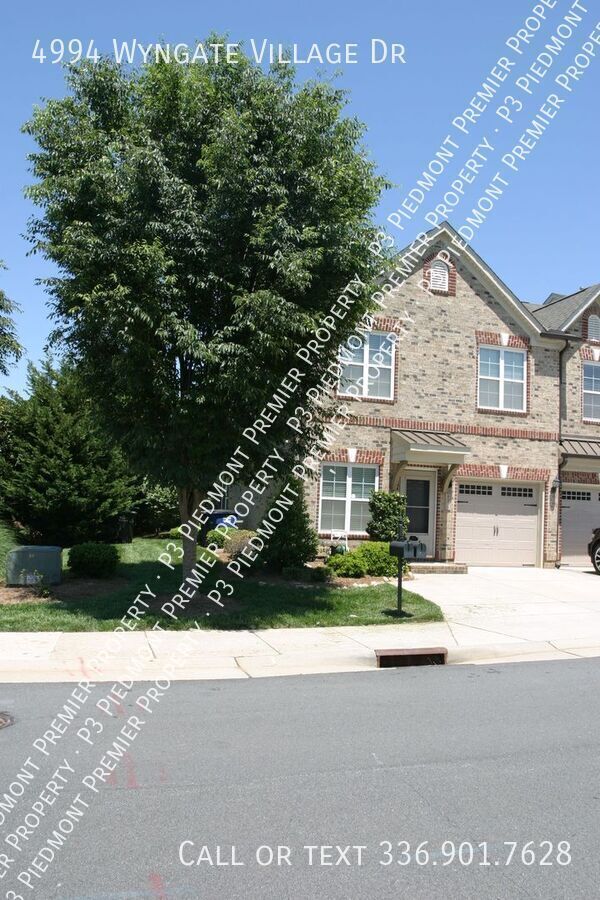 Building Photo - Renovated Townhouse In Winston-Salem