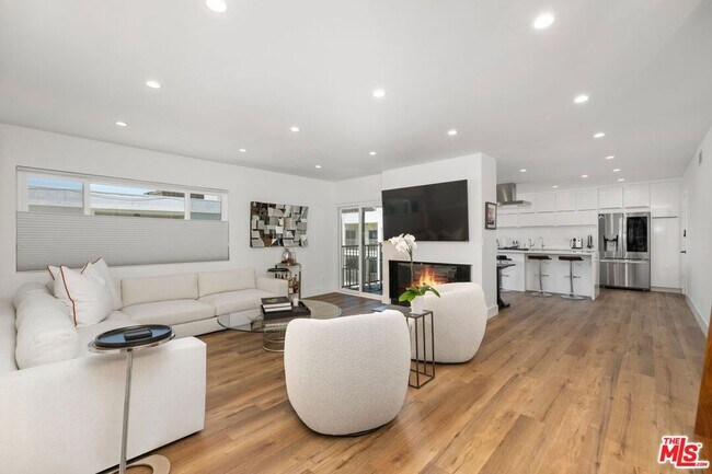 Building Photo - 949 Kings Rd