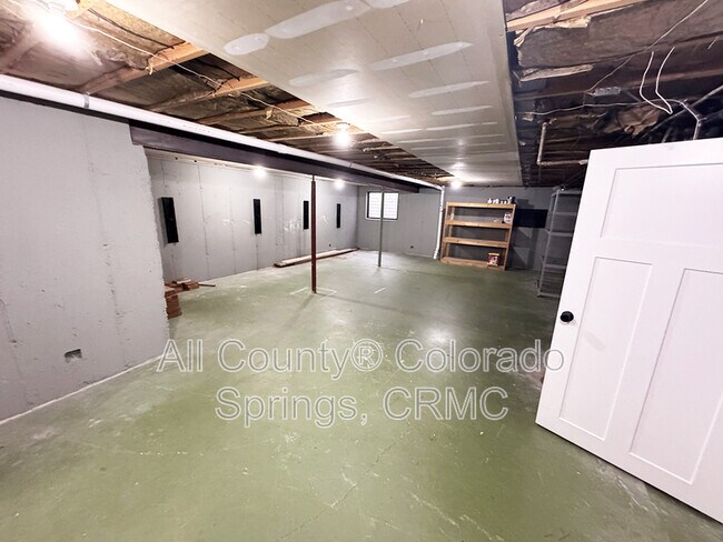 Building Photo - 460 Wintery Cir N