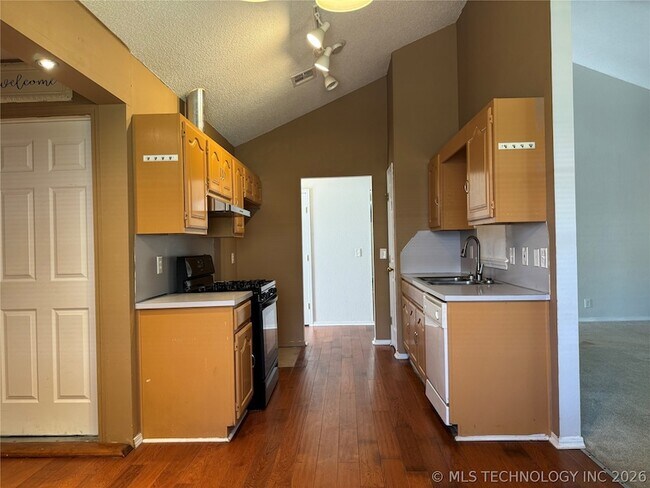 Building Photo - 7540 S Trenton Pl