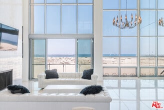 Building Photo - 5205 Ocean Front Walk