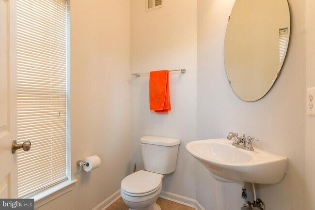 Building Photo - 1752 Theale Way