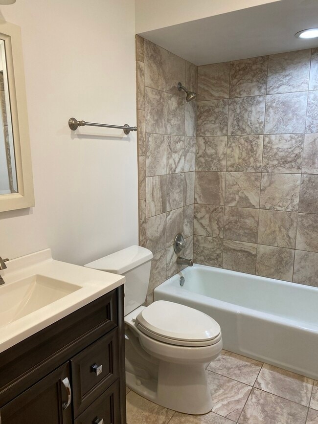 Building Photo - 116 S Cooper Rd