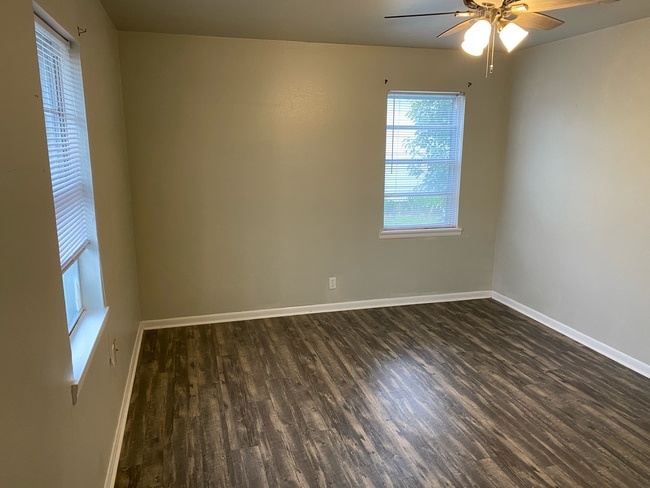 Building Photo - 211 N Avenue T