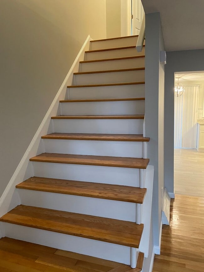 Building Photo - Well Maintained 2 Bedroom Condo w/Garage, ...