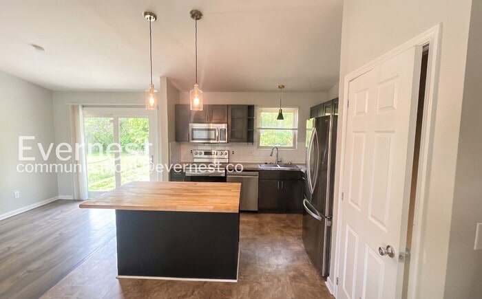 Building Photo - 2913 Chatsworth Way