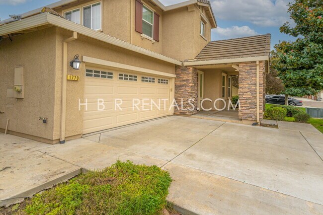Building Photo - MANTECA RENTAL 4 BEDROOM OUTDOOR PIZZA OVEN in beautiful rear yard