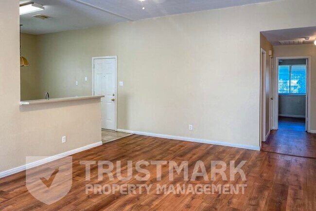 Building Photo - 2407 Armadillo Dr