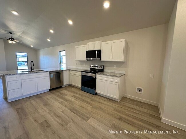 Building Photo - 2010 Cottonwood Ave