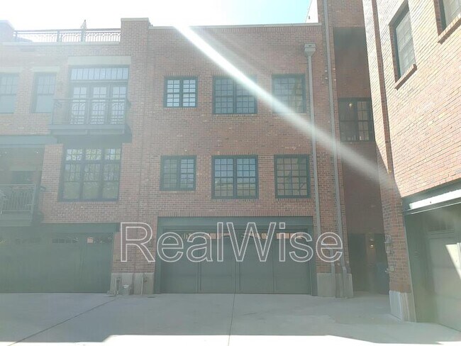 Building Photo - 16 SW Wall St