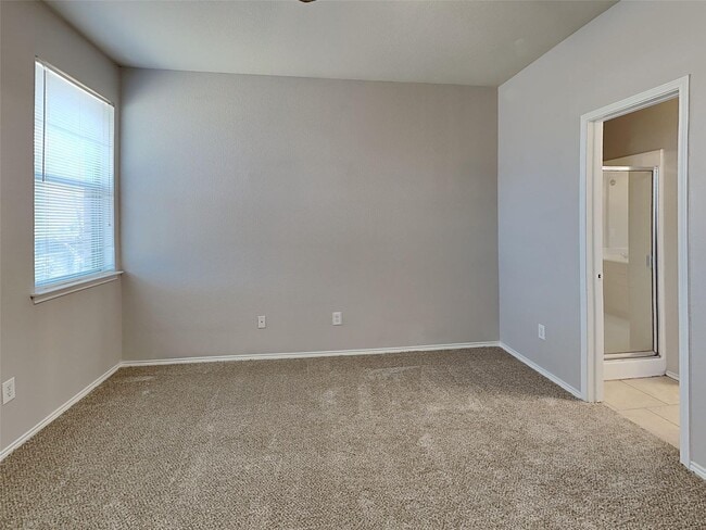 Building Photo - Freshly Updated, Move-In Ready, and Waiting for You!