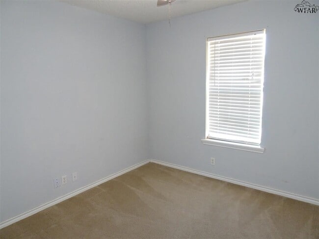 Building Photo - 405 Swenson St