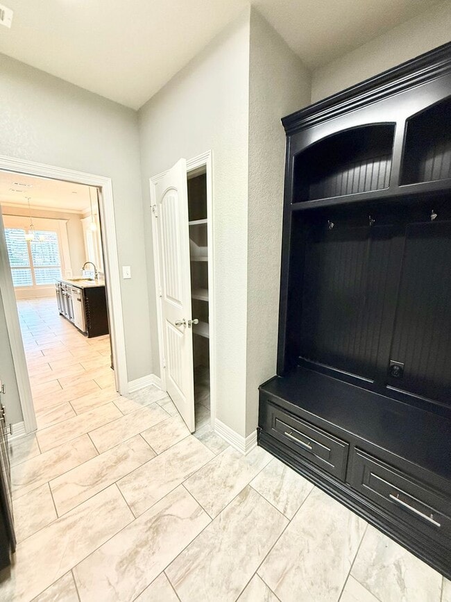 Building Photo - 7332 Kingsport Ln