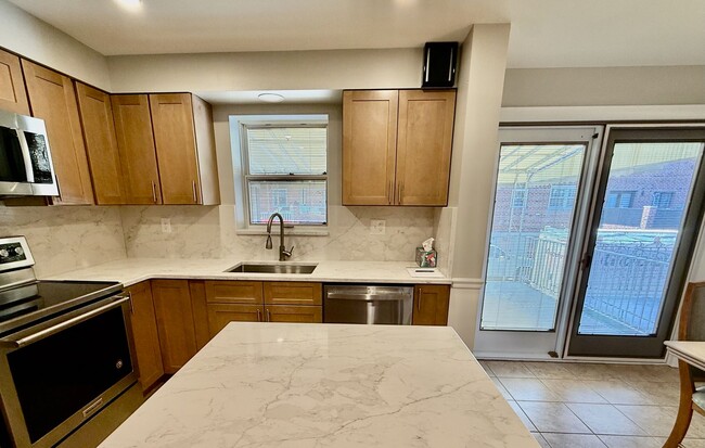 Building Photo - RARELY Offered completely RENOVATED PACKER PARK 3 Bedroom/2.5 Bath HOME w/ Central AC-HARDWOOD Fl...