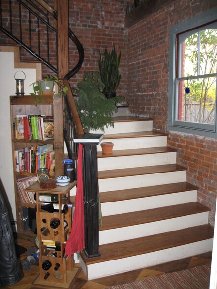 Building Photo - 10 Grand St