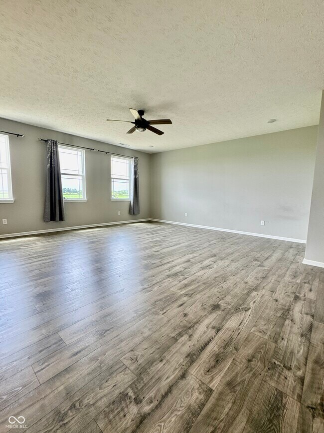 Building Photo - 831 Blaine Dr