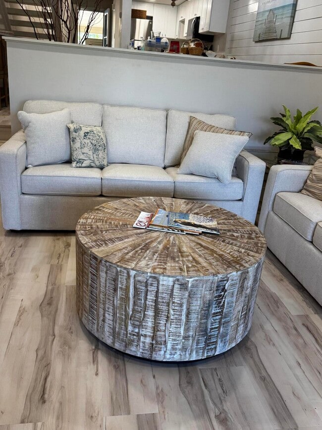 Building Photo - 634 Bayou Dr