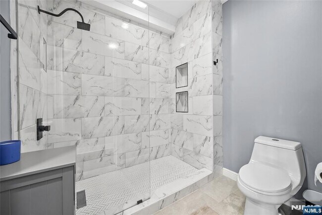Building Photo - 180 19th St