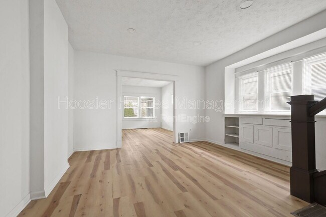 Building Photo - 822 N Bradley Ave