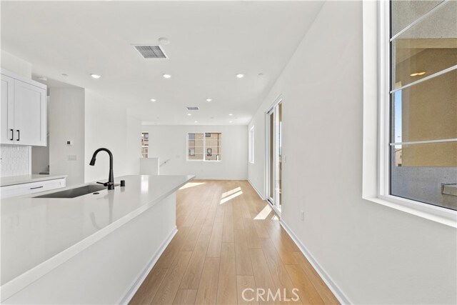 Building Photo - 12985 Royale Dr