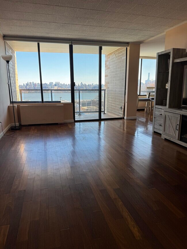 Building Photo - 9060 Palisade Ave