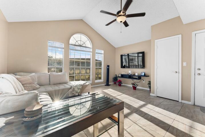 Building Photo - 1365 Crystal Way