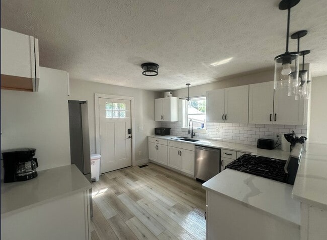 Building Photo - 161 West Ave