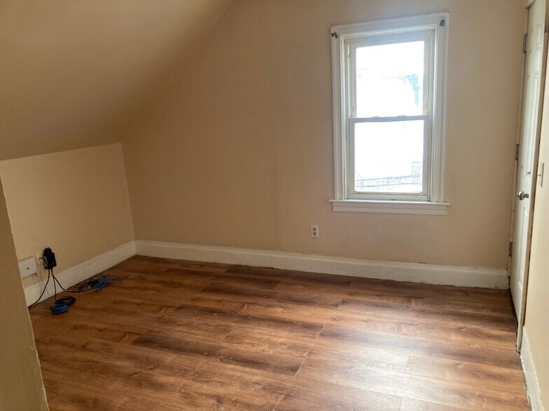 Building Photo - 509 Chalkstone Ave