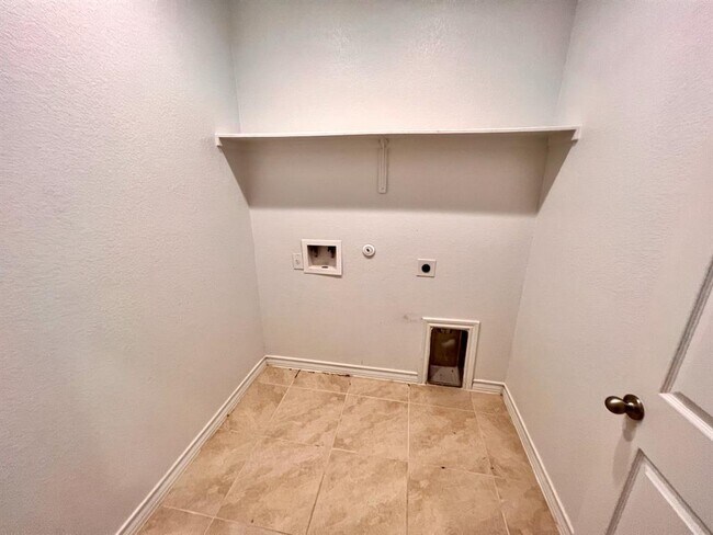 Building Photo - 5717 Lehman Way