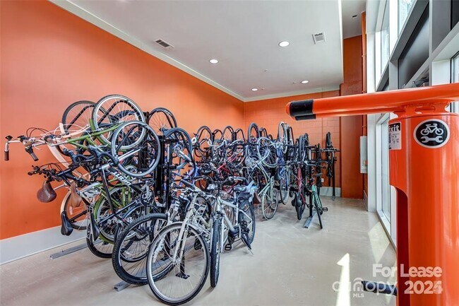 Building Photo - 905 Kenilworth Ave