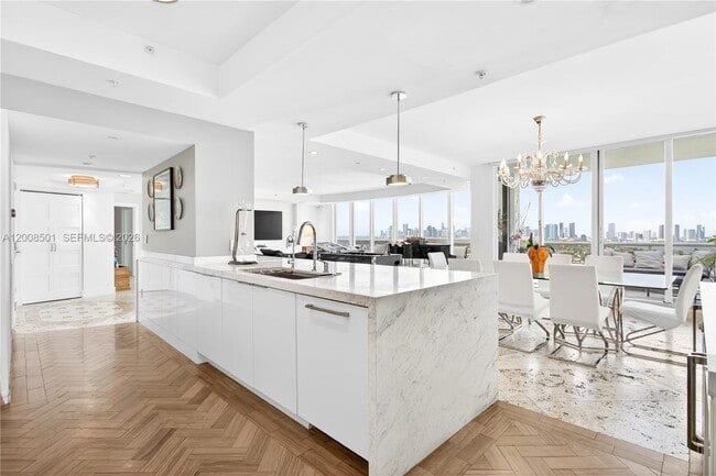 Building Photo - 1900 Sunset Harbour Dr