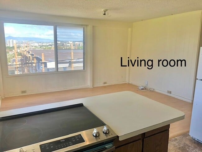 Building Photo - 2 bedroom 1 bathroom perched on the hillsi...