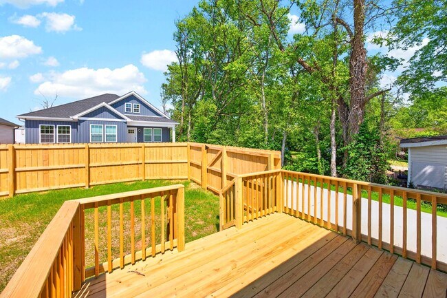 Building Photo - 206 Ross Ave