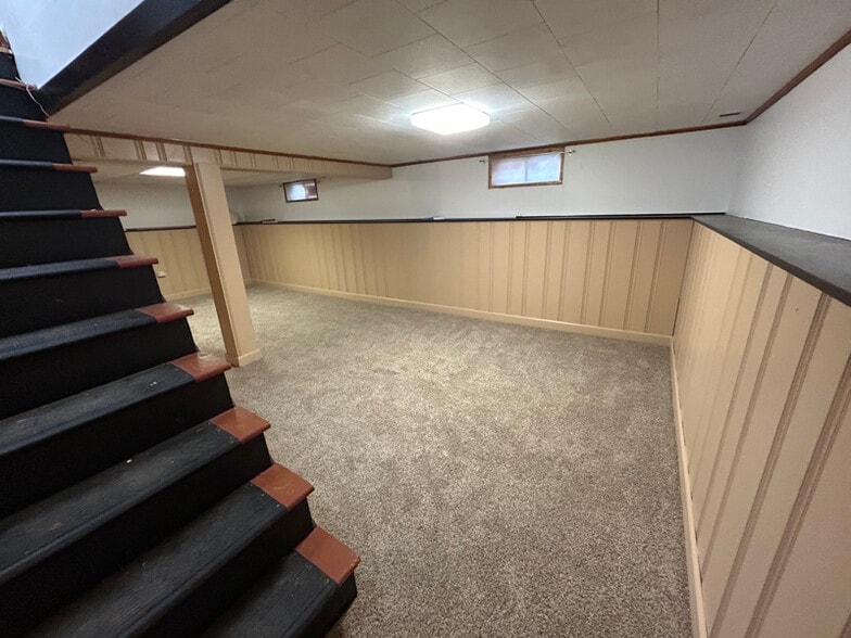 Building Photo - 1231 Hilldale Rd